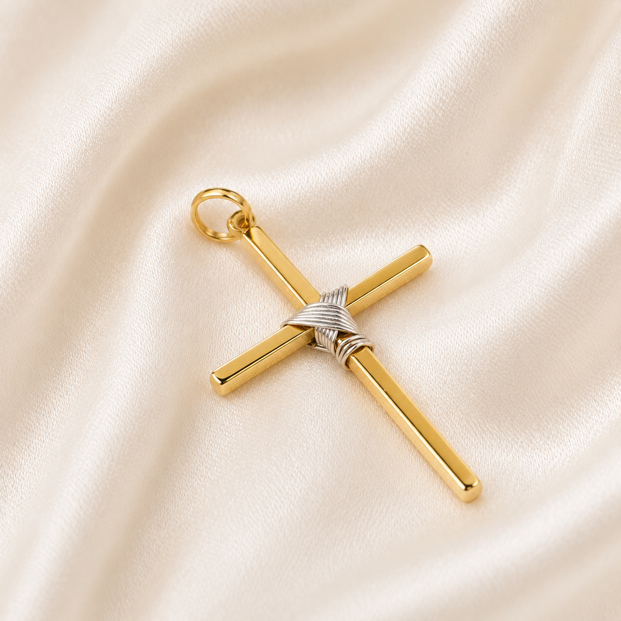 PINGENTE CRUZ COM DETALHE EM OURO BRANCO