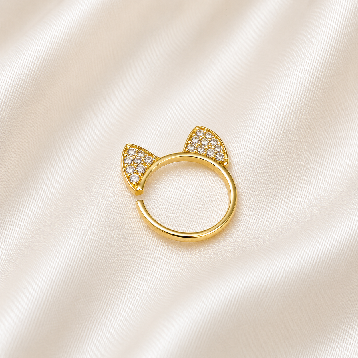 PIERCING COM ORELHAS DE GATINHO